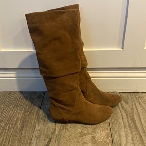Gianni Bini Suede Boot Low Heel. Women’s size 8